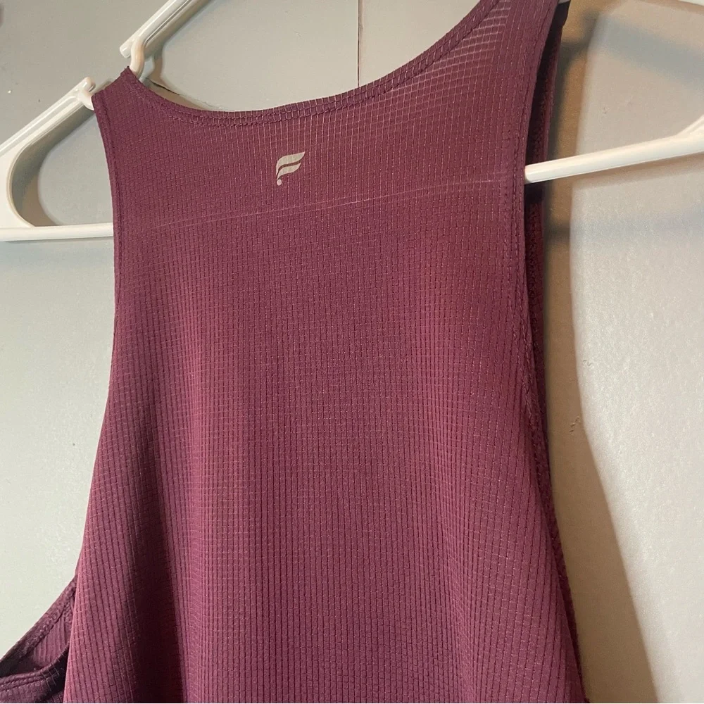 Fabletics Women's Sleeveless plum textured high neck tank top size medium